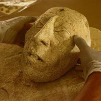 Descubren en Palenque máscara de estuco que podría representar a Pakal II en su vejez