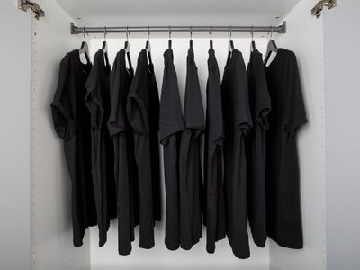 Trucos infalibles para lavar la ropa negra y que no pierda el color