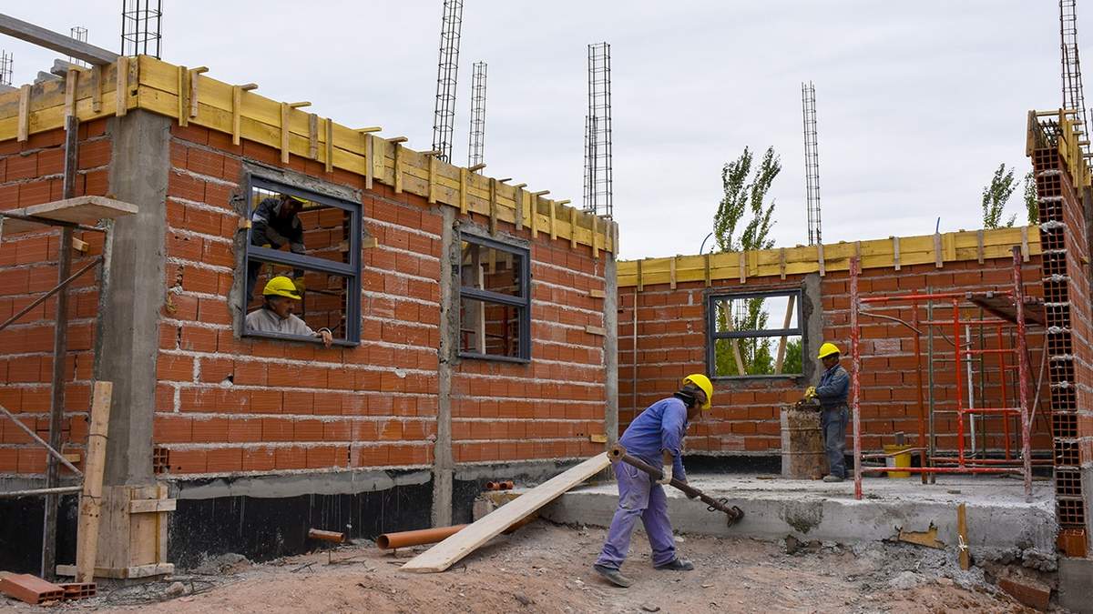 La mayor recuperación de puestos de trabajo en Neuquén corresponden al sector de la construcción. Fuente: (Twitter)