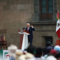 AMLO: Qué felicidad que quien se va a quedar en sustitución de uno es una mujer excepcional