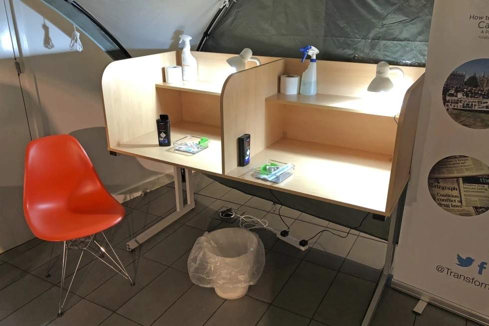 Un modelo de un espacio para el consumo de drogas en Colston Hall en Bristol, Escocia