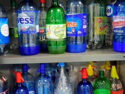 Con un sifón de soda y una pequeña tartera oxidada, creá en minutos estos hermosos terrarios para tus suculentas