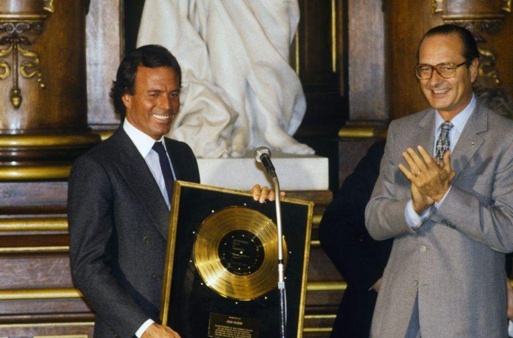 Editorial de biografía de Julio Iglesias se solidariza con víctimas de abuso; actualizará edición