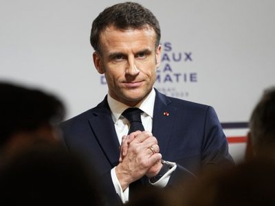 Macron califica de "ridículas" acusaciones de Rusia sobre ataque en sala de conciertos