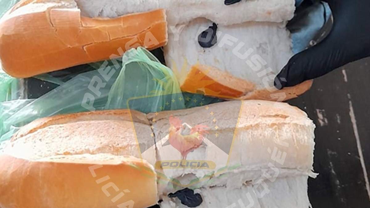 El pan tenía dos envoltorios con cocaína. Fuente: (Policía de Neuquén)