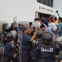 Irrumpen en Congreso para evitar se apruebe 'paquete de impunidad” de Borge