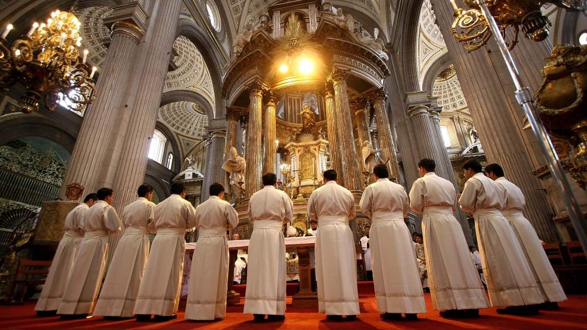 Por sus actividades, los sacerdotes son de los grupos sociales más expuestos al coronavirus