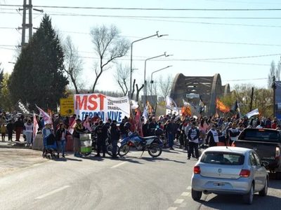 Las organizaciones sociales liberaron los puentes y regresan este miércoles