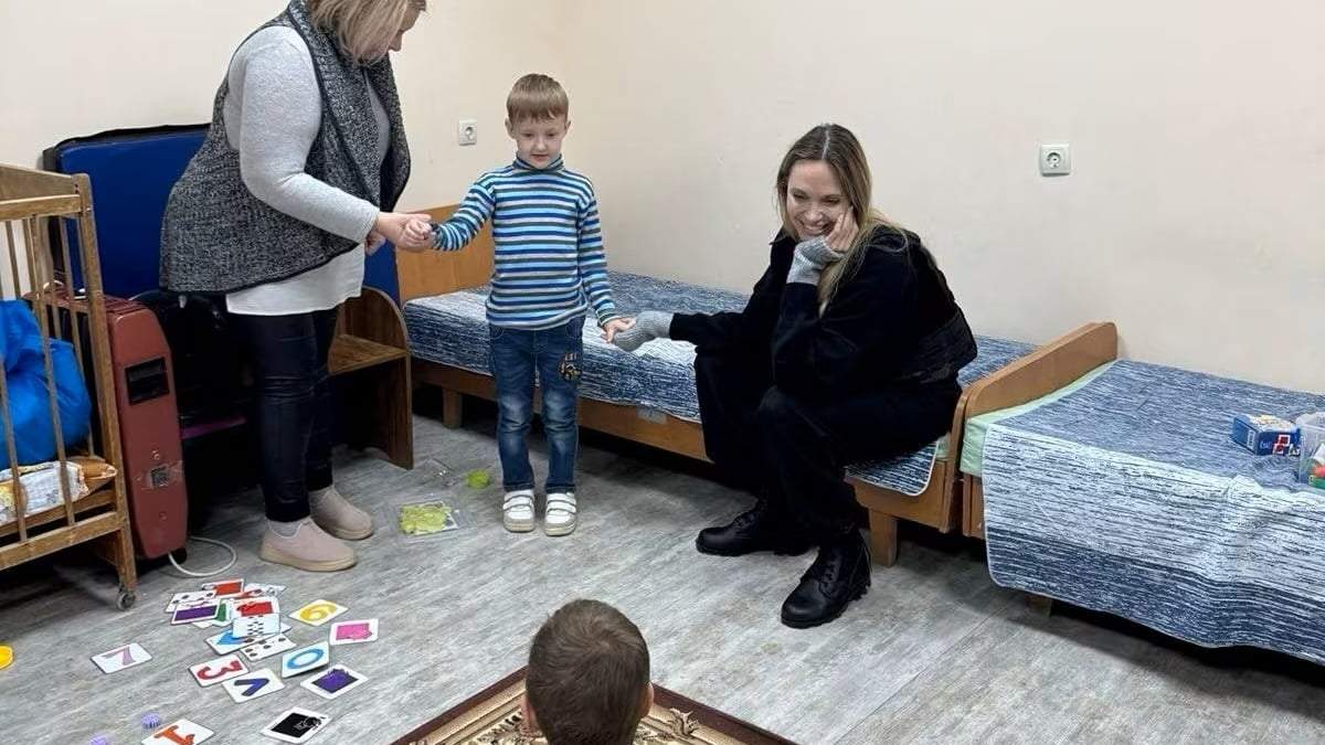 La sorpresiva aparición de Angelina Jolie en Ucrania.