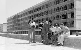 Facultad de Ciencias Políticas y Sociales de la UNAM de los 80 Archivo UNAM