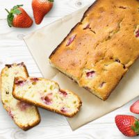 Budín de frutilla y naranja: salvá la merienda con esta receta que nunca falla y lleva pocos ingredientes