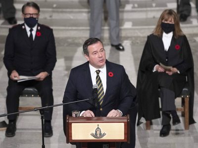 Despiden en Canadá a funcionarios que tomaron vacaciones pese a la pandemia