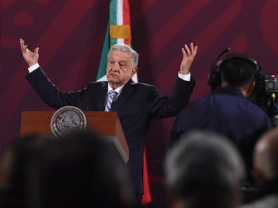 AMLO anticipa salida de Mejía Berdeja: busca ser candidato de otro partido al gobierno de Coahuila