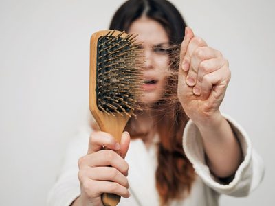 Si se te cae mucho el cabello, prepará vos misma este tónico milagroso que lleva solo 3 ingredientes