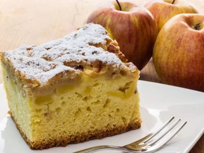 Torta de manzanas sin TACC: esponjosa y súper económica, la opción que no falla para los mates de la tarde