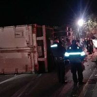 Volcadura de tráiler provoca cierre de la México-Toluca a la altura de la Marquesa
