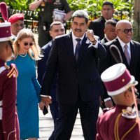 Maduro anuncia nueva constitución y la oposición lo acusa de usurpador