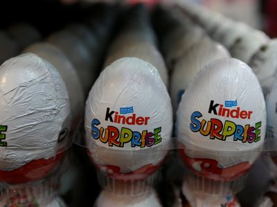 Ferrero retiró voluntariamente los Kínder de las góndolas y cerró la fábrica belga