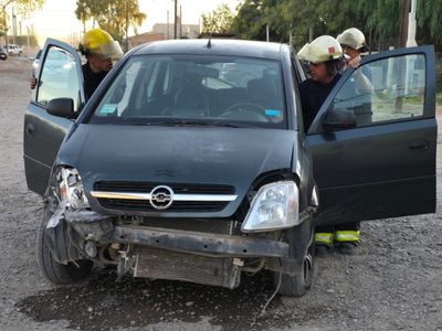 Una tarde marcada por una seguidilla de choques en las calles de Centenario