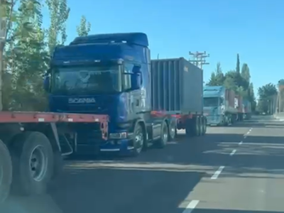 El nuevo asfalto de la calle Terrada fue "estrenado" por un bloqueo de camiones