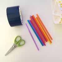 Dejá de tirar los sorbetes de plástico a la basura y hacé este precioso organizador para tus cremas