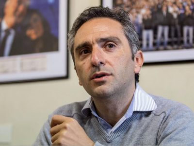 Otro funcionario con coronavirus: Andrés Larroque dio positivo