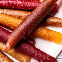 No tires las cáscaras de las frutas y convertilas en este delicioso y saludable snack