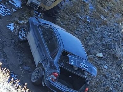 Milagro en el norte: por el hielo, una docente cayó con su auto a un barranco y salió ilesa