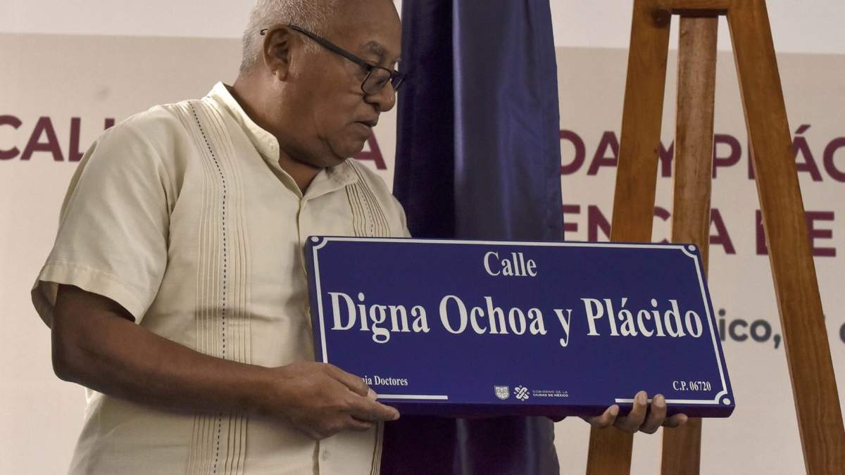 Placa de la calle Digna Ochoa y Plácido