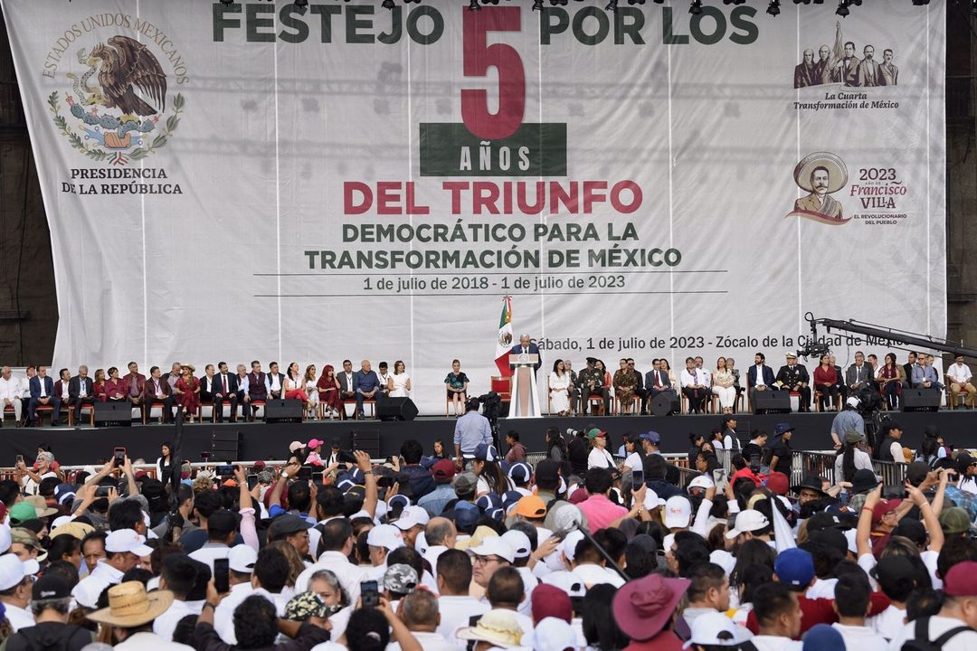 AMLO LEJOS