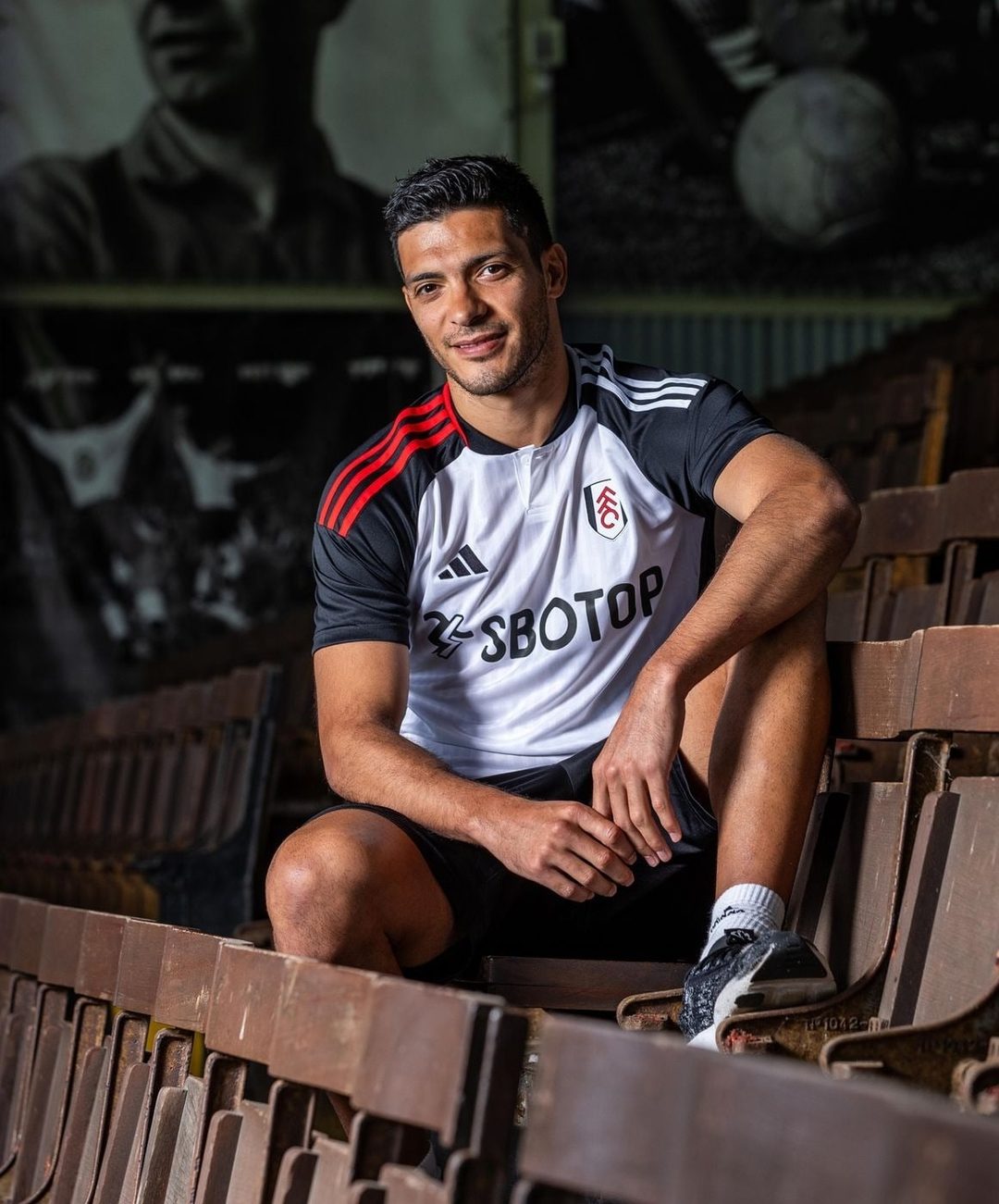 Raúl Jiménez 5