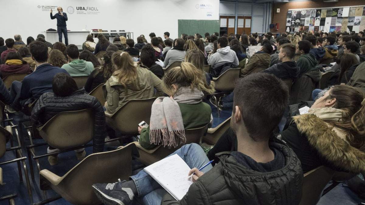 Clases antes de la cuarentena. Fuente: (Twitter)