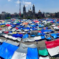 La CNTE retira su plantón del Zócalo y regresa a las aulas, pero mantiene sus reclamos
