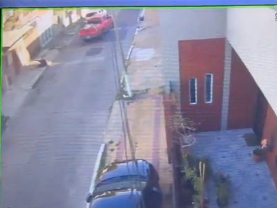 Jubilado de 76 años mató de un balazo a un joven que trepó a su casa para robar (Video)