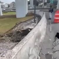 Se forma un socavón en la zona del Puente de la Concordia de Iztapalapa (Video)