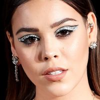 Make up: cómo lograr en casa el delineado geométrico y minimalista, inspirado en los 60 para esta temporada