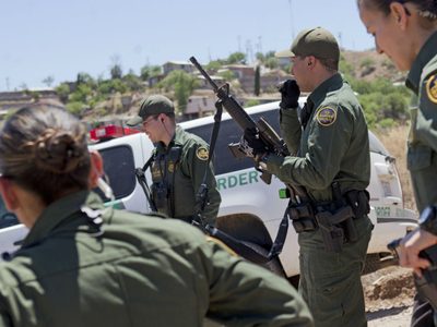 Patrulla Fronteriza detiene a dos periodistas mexicanos y les cancela sus visas