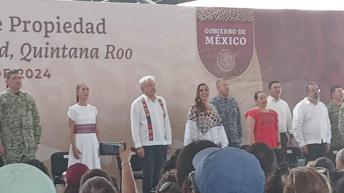 López Obrador encabezando evento del Tren Maya