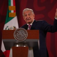 ¿Quién pompó? pregunta AMLO a Loret sobre su departamento cercano a casa de García Luna
