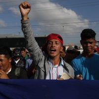 Migrantes marchan en Tijuana para exigir a EU mayor celeridad a la recepción de solicitudes de asilo