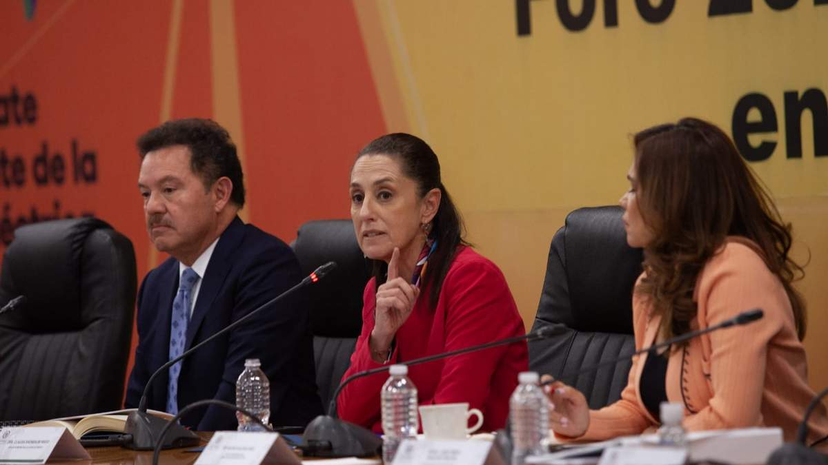Claudia Sheinbaum participó en un foro sobre energías limpias en la Cámara de Diputados