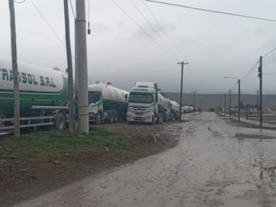 Son 140 los camiones varados en Las Lajas por el cierre de Pino Hachado