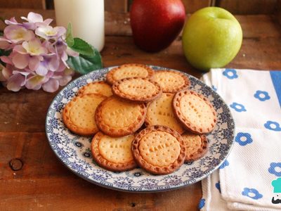 Con 3 manzanas y galletas María, prepará esta tarta sin horno que queda increíble para un domingo de invierno