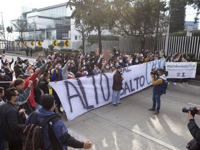 Bloquean la México-Toluca ante intento de autoridades del CIDE por reformar sus estatutos