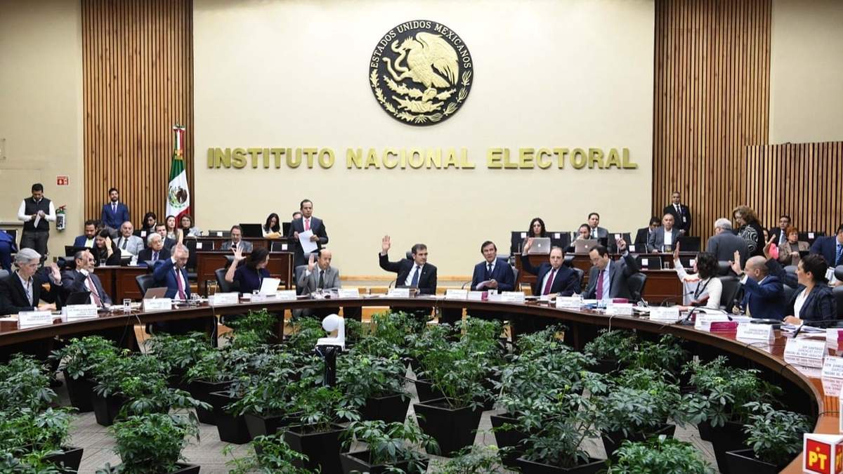 Los consejeros del INE han actuado con dolo y mala fe, considera Morena