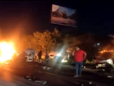 Un tráiler embiste a varios autos en la México-Querétaro; reportan al menos dos muertos (Video)