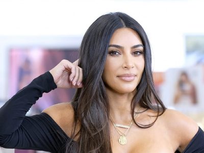 Con cuidado: Kim Kardashian hizo un anuncio muy esperado, pero el atuendo llamó más la atención