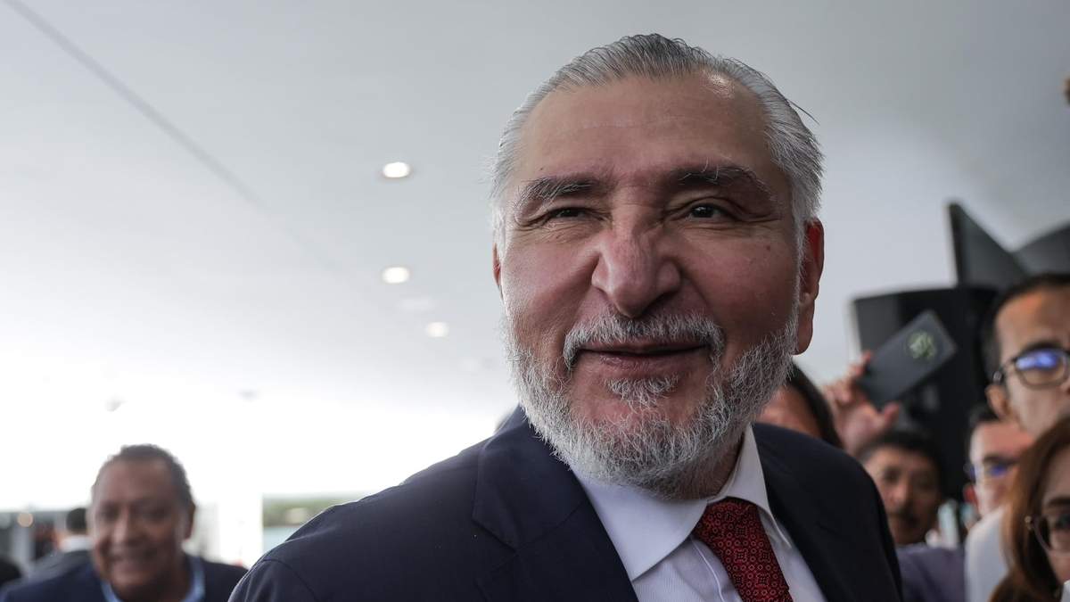 El coordinador de la bancada de Morena en el Senado, Adán Augusto López