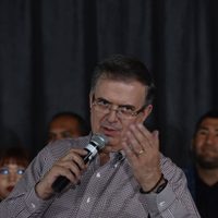 Ebrard acusa “derroche” de dinero de las otras corcholatas y alista un “reporte” a Morena
