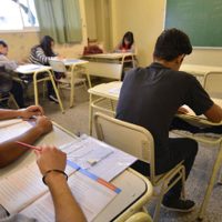 Educación: según un informe, el 31 % de los adolescentes no termina la secundaria